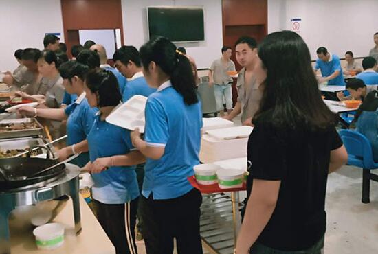 食堂承包公司不榨取員工伙食費靠什么賺錢？